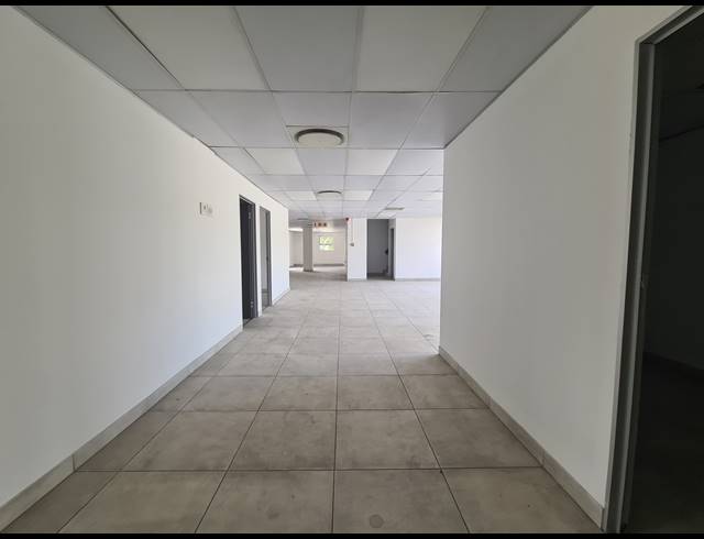 3,356M² OFFICE TO LET IN VORNA VALLEY